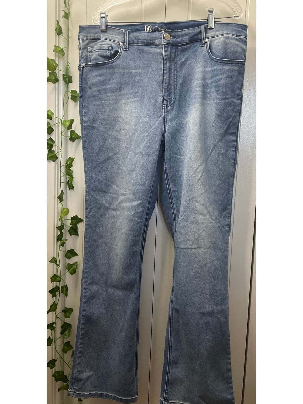 DG2 Gloria Vanderbilt Woman Denim Jeans Size 16W